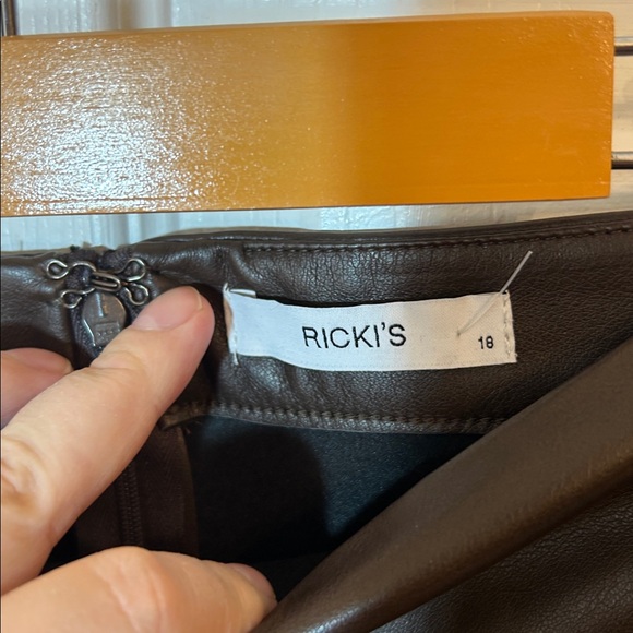Ricki’s Brown polyurethane miniskirt size 18 - Picture 2 of 4